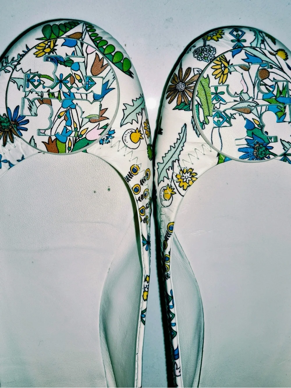 Tory Burch White Floral Ballet Flats size 6.5